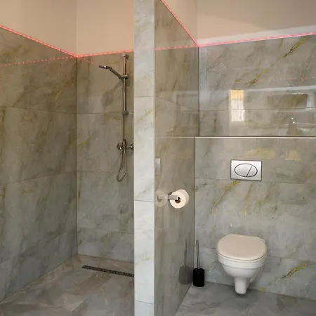 Plaza & - Cafe & Bar Gæstehus Enns