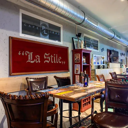 Plaza & - Cafe & Bar