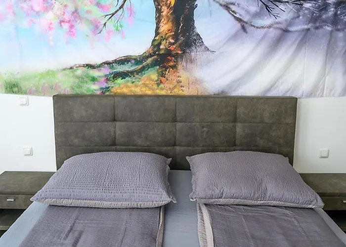 Plaza & - Cafe & Bar Konukevi