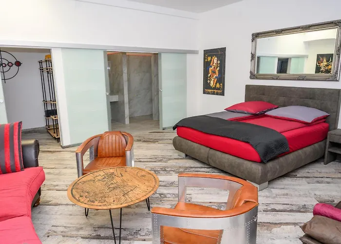 Plaza & - Cafe & Bar Konukevi 3*