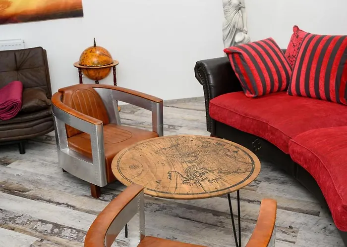 Plaza & - Cafe & Bar