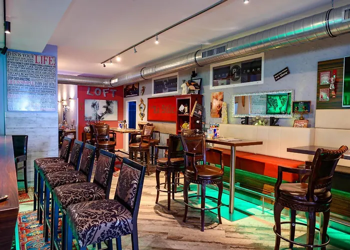 Konukevi Plaza & - Cafe & Bar