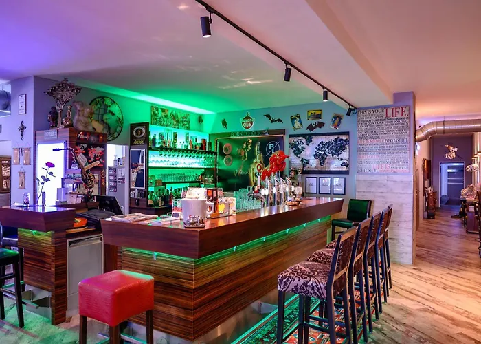 Plaza & - Cafe & Bar Konukevi Enns