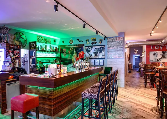 Konukevi Plaza & - Cafe & Bar