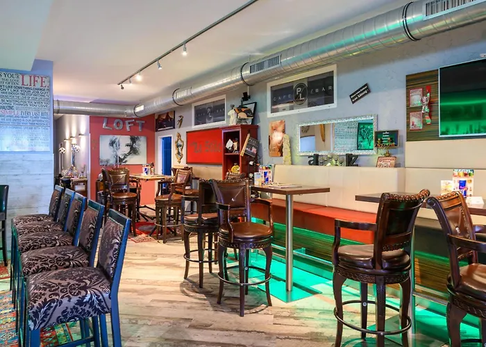 Plaza & - Cafe & Bar Konukevi