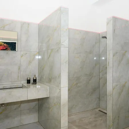 Plaza & - Cafe & Bar Vendégház