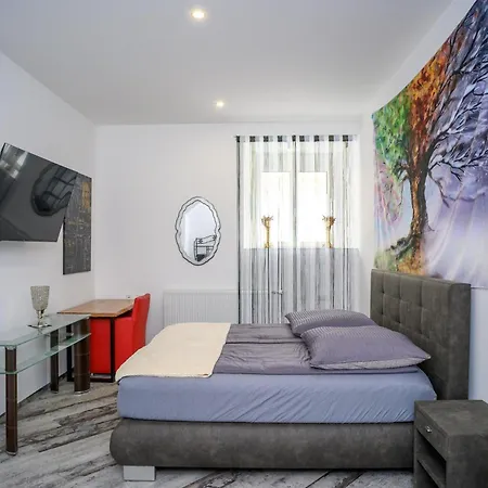 Vendégház Plaza & - Cafe & Bar