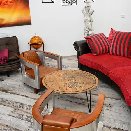 Plaza & - Cafe & Bar