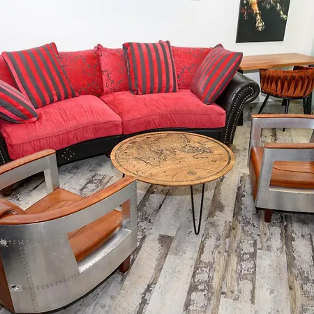 Plaza & - Cafe & Bar Vendégház 3*