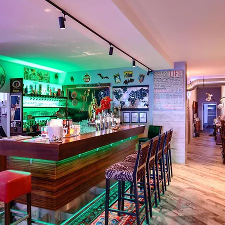 Plaza & - Cafe & Bar Vendégház Enns