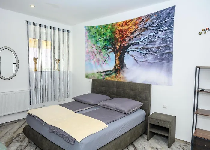 Plaza & - Cafe & Bar Enns