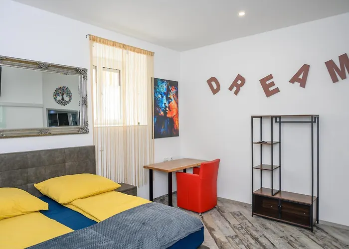 Plaza & - Cafe & Bar Guest house 3*