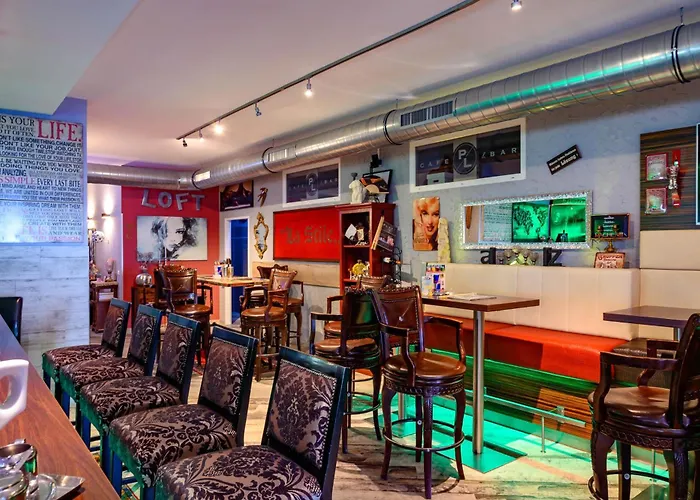 Plaza & - Cafe & Bar Enns