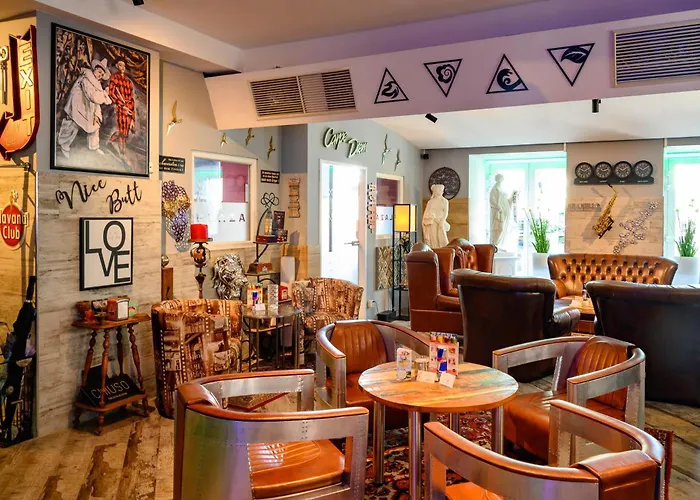 Plaza & - Cafe & Bar Enns