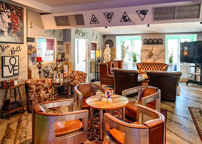 Guest house Plaza & - Cafe & Bar Enns